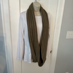 NEW WITHOUT TAGS Olive Taupe Chunky Knit Infinity Scarf